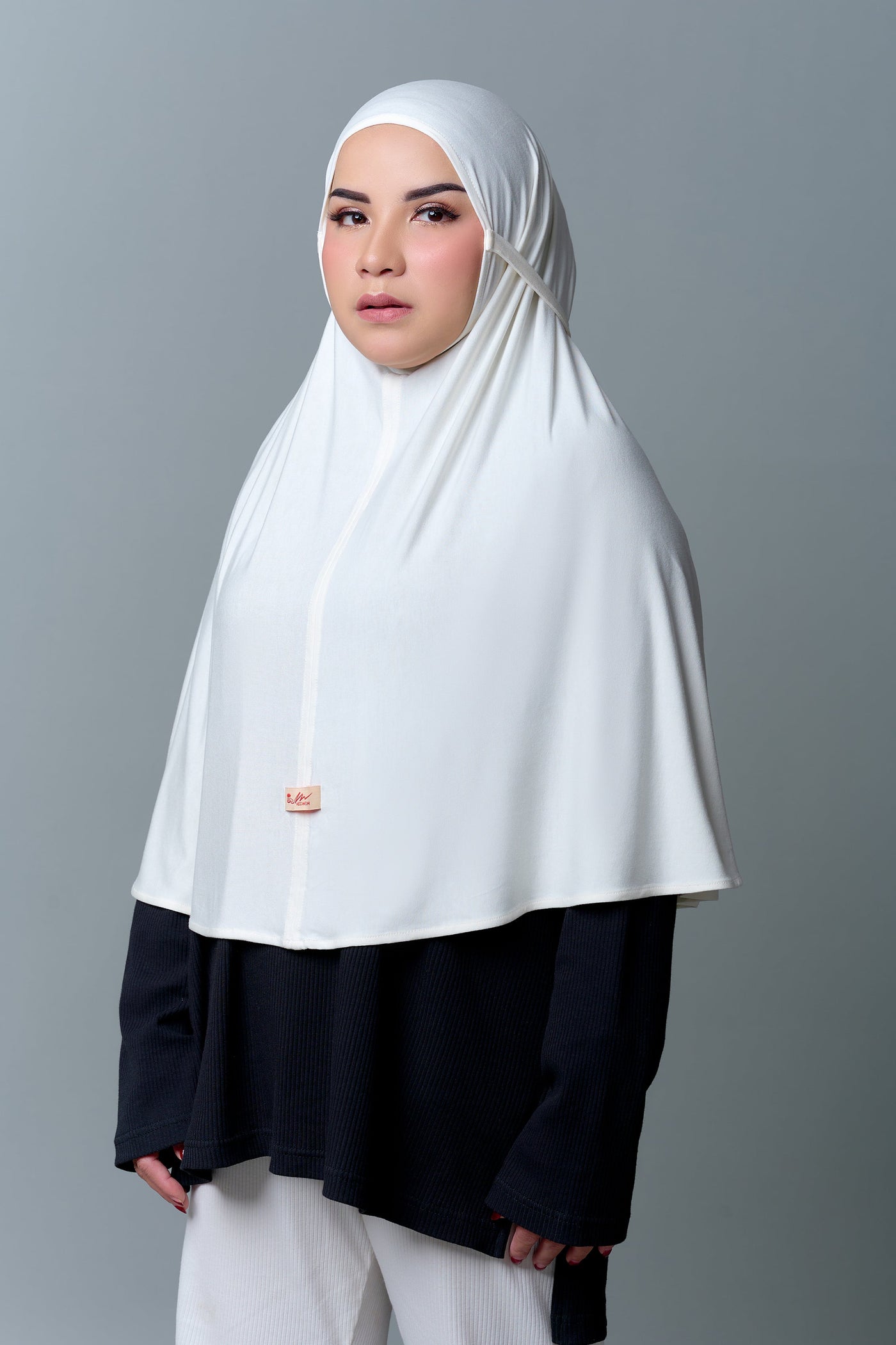 [Anniversary Sale] MECCANISM - QANA BROKEN WHITE HIJAB INSTAN BERGO